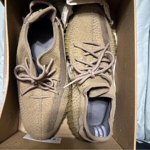 Adidas Yeezy Boost 350 V2 Beige Sneakers